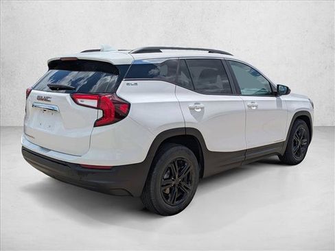 Used 2022 GMC Terrain SLE w/ Driver Convenience Package FWD image 5