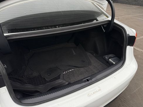 Used 2019 Lexus IS 300 image 21