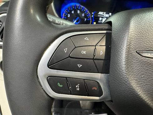 Used 2022 Chrysler Voyager LX FWD image 21