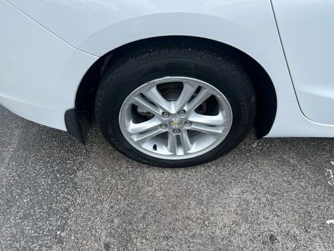 Used 2018 Chevrolet Cruze LT w/ Convenience Package FWD image 21