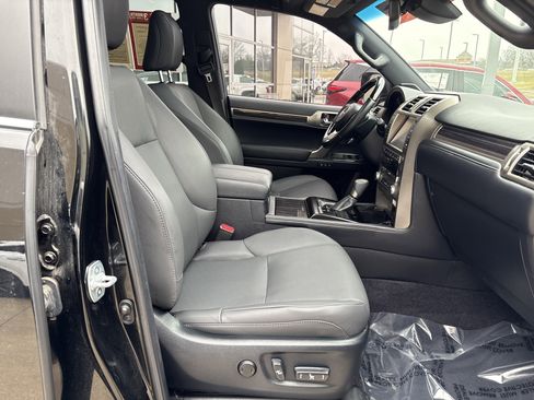 Used 2021 Lexus GX 460 Premium w/ Accessory Package image 21