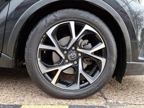 Used 2019 Toyota C-HR XLE image 8