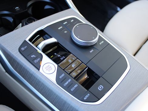 Used 2025 BMW 330i Sedan image 27