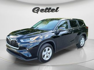 Certified 2023 Toyota Highlander LE FWD video 1