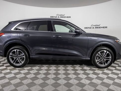 Used 2025 Audi Q5 Premium w/ Convenience Package AWD/4WD image 3