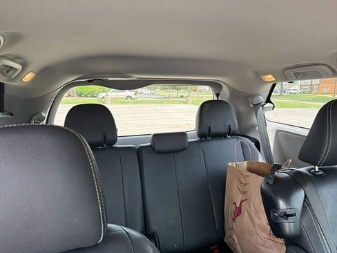 Used 2017 Toyota Sienna SE w/ SE Preferred Package image 13