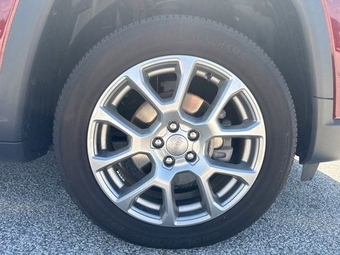 Used 2022 Jeep Compass Latitude image 10