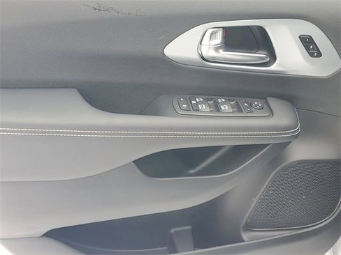 New 2026 Chrysler Pacifica Limited w/ Trailer Tow Group image 17