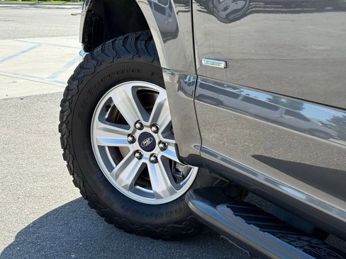 Used 2015 Ford F150 XLT w/ Trailer Tow Package image 15