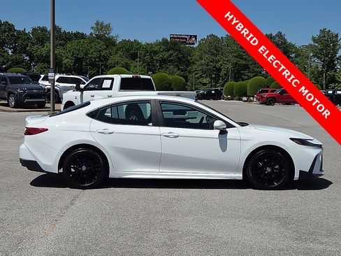 Used 2025 Toyota Camry SE FWD image 6