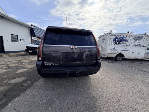 Used 2015 Cadillac Escalade Premium image 13