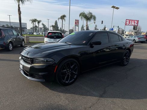 Used 2020 Dodge Charger SXT w/ Blacktop Package image 3