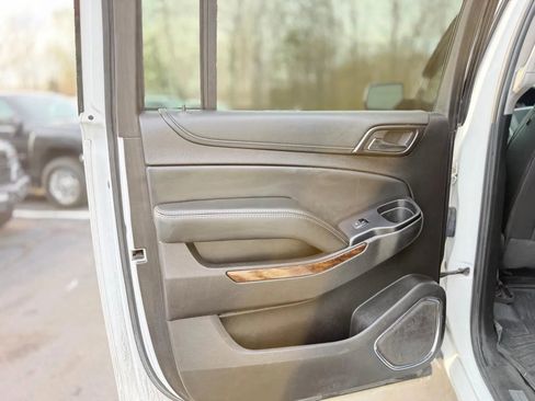 Used 2016 Chevrolet Suburban LT image 32