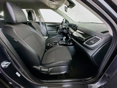 Used 2025 Kia Seltos S image 30