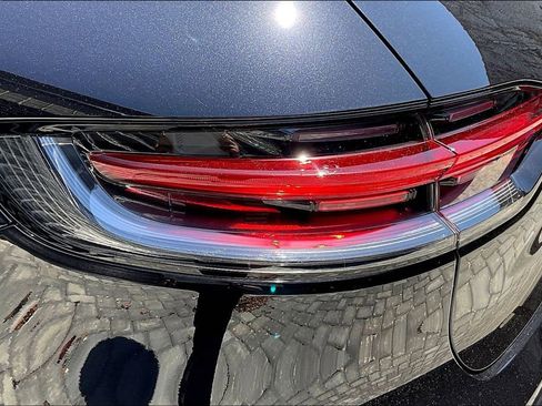 Certified 2025 Porsche Macan image 31