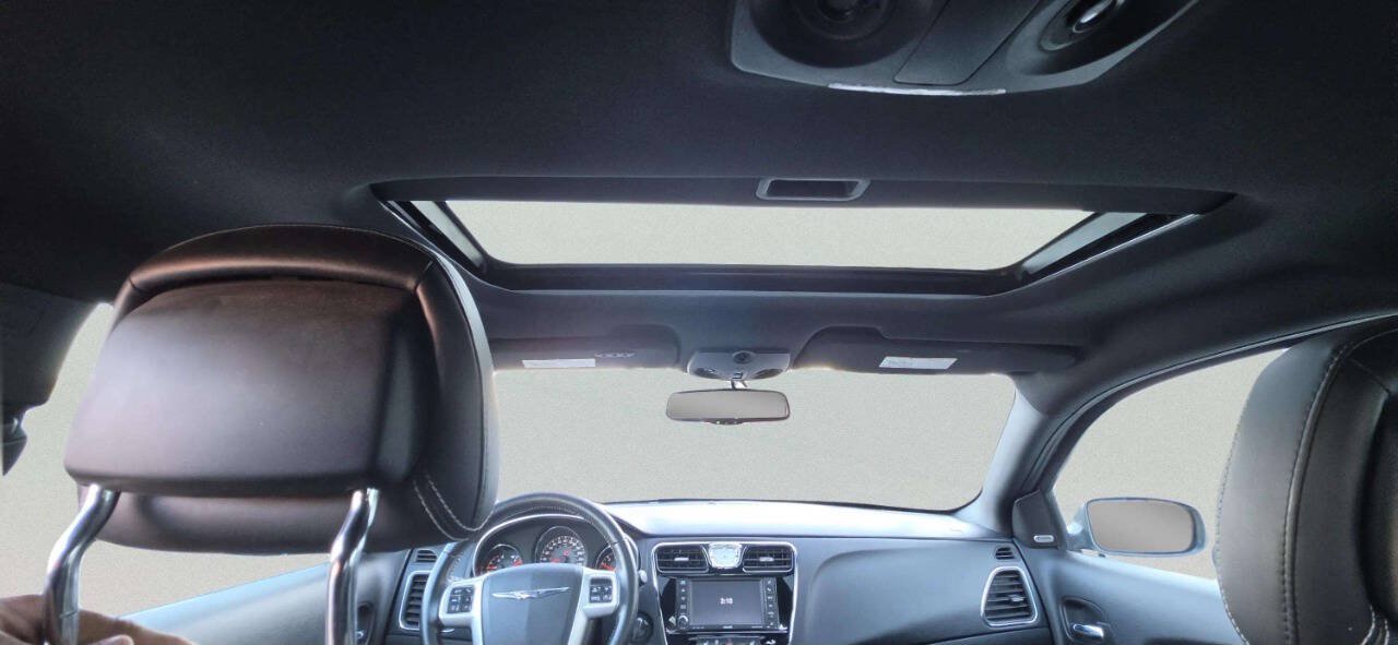 Used 2011 Chrysler 200 S FWD image 8