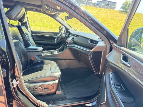 Used 2024 Jeep Grand Cherokee L Limited w/ Luxury Tech Group II AWD/4WD image 32