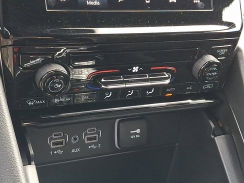 Used 2024 Jeep Grand Cherokee Laredo image 21