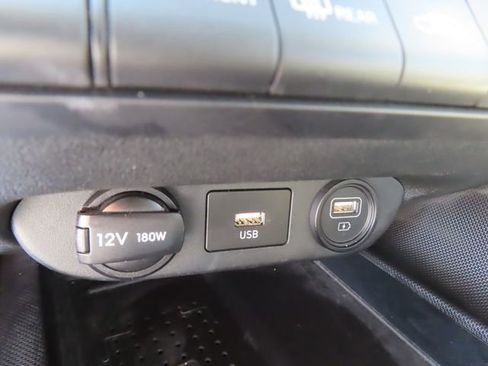 Used 2022 Hyundai Elantra Limited image 33