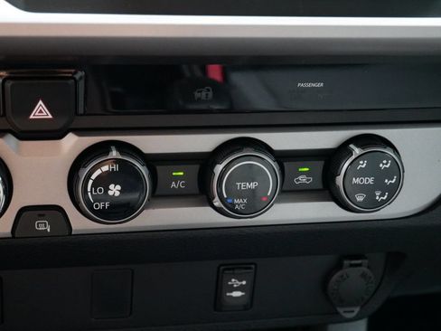 Used 2016 Toyota Tacoma SR5 w/ SR5 Appearance Package (SN) AWD/4WD image 24