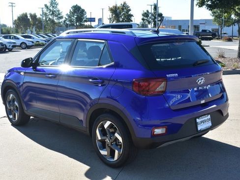 Used 2024 Hyundai Venue Limited image 7