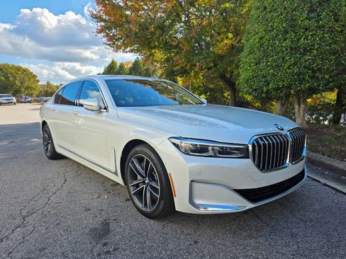 Used 2020 BMW 750i xDrive w/ Executive Package image 7
