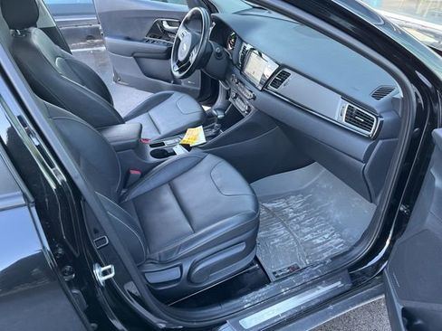 Used 2019 Kia Niro Touring image 16