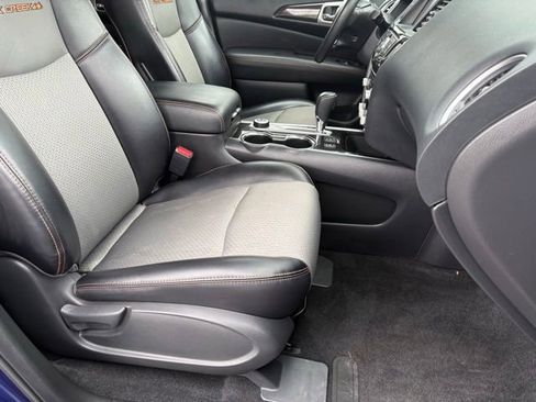 Used 2020 Nissan Pathfinder SV AWD/4WD image 18