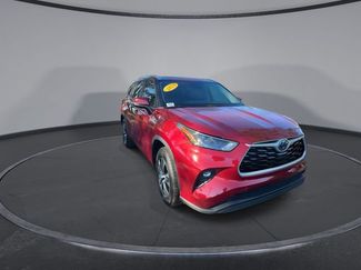 Used 2023 Toyota Highlander XLE video 3