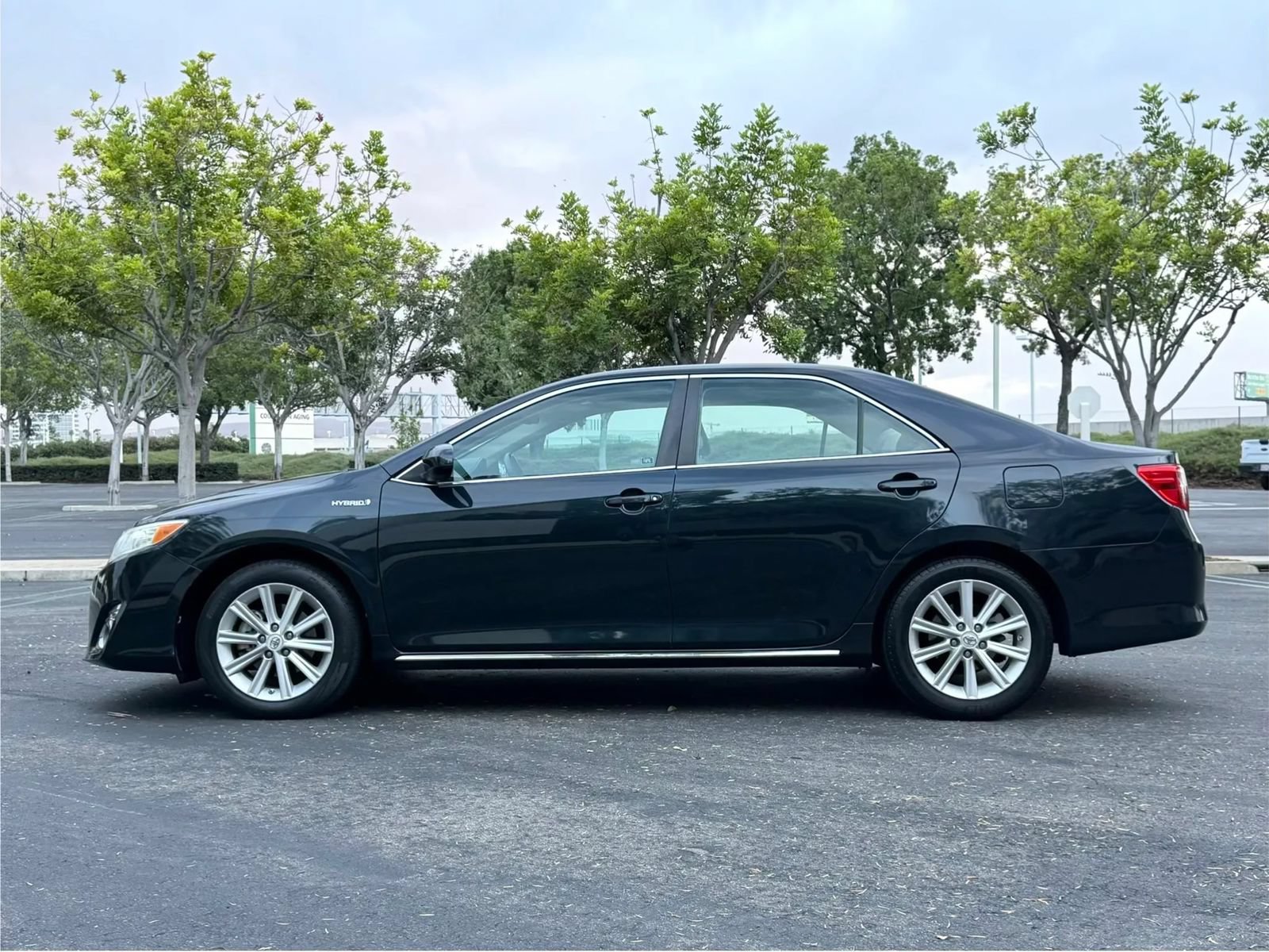 Used 2012 Toyota Camry XLE w/ Leather Pkg FWD image 6