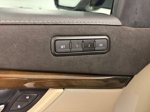Used 2019 Cadillac Escalade Premium Luxury RWD image 24
