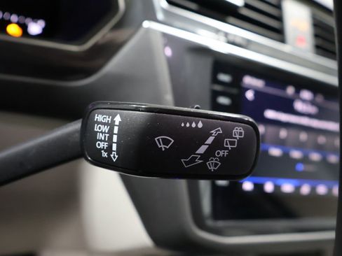 Used 2022 Volkswagen Tiguan SE image 37