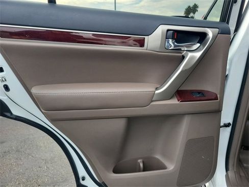 Used 2015 Lexus GX 460 image 14