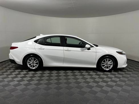 Used 2025 Toyota Camry LE FWD image 4
