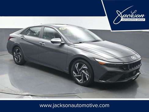 Used 2024 Hyundai Elantra Limited image 1