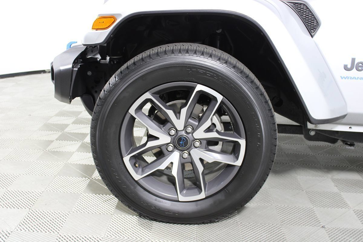 Used 2024 Jeep Wrangler Unlimited AWD/4WD image 4