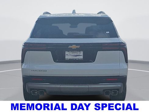 New 2026 Chevrolet Traverse LT w/ Sun and Wheel Package FWD image 4