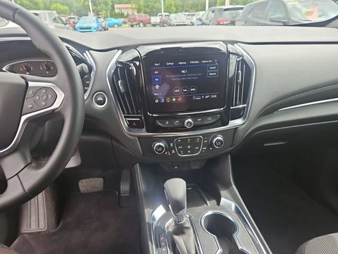 Used 2023 Chevrolet Traverse LT FWD image 18
