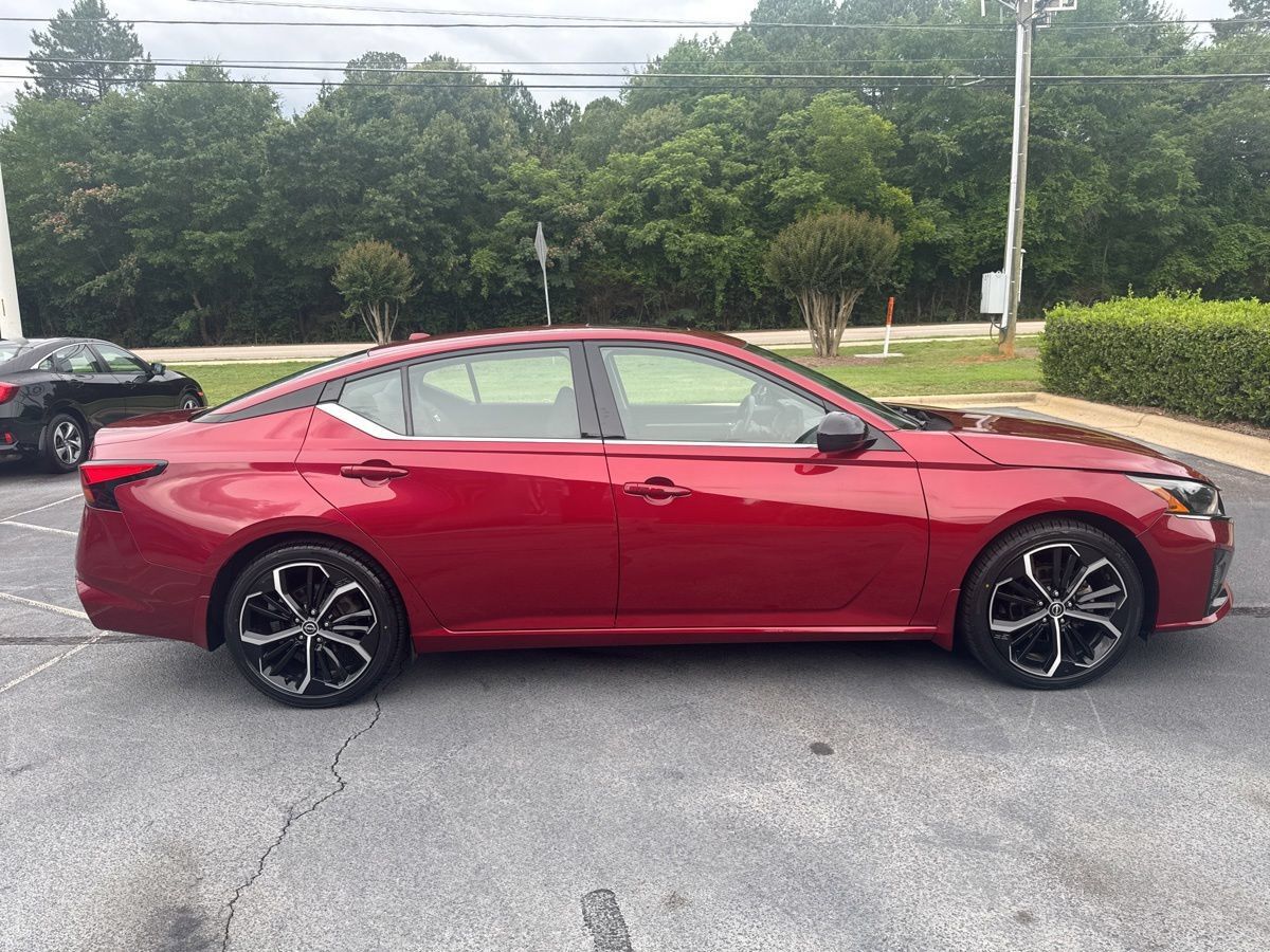 Used 2023 Nissan Altima 2.5 SR w/ SR Premium Package FWD image 8