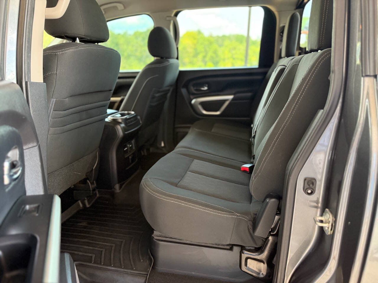Used 2017 Nissan Titan SV AWD/4WD image 23