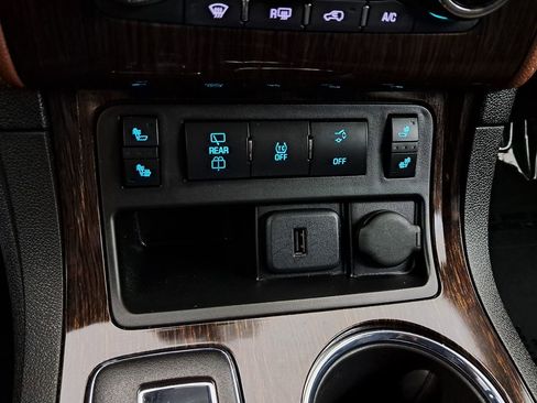 Used 2015 Chevrolet Traverse LT image 16