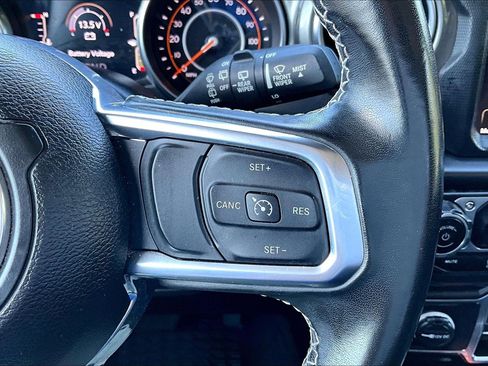 Used 2022 Jeep Wrangler Unlimited Sahara AWD/4WD image 17