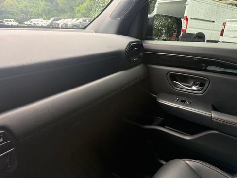 Used 2025 Honda Pilot TrailSport image 25