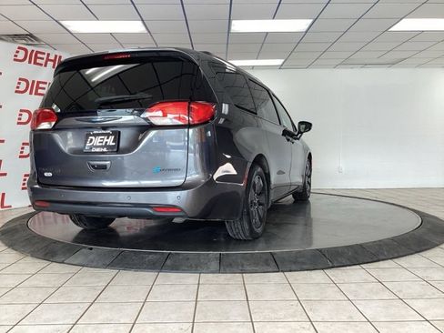 Used 2020 Chrysler Pacifica Touring-L w/ S Appearance Package FWD image 7