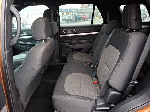 Used 2017 Ford Explorer XLT AWD/4WD image 10