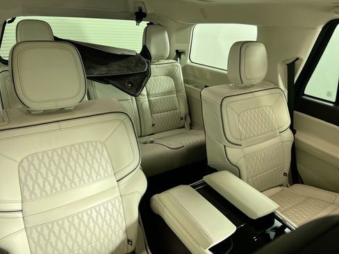 Used 2024 Lincoln Navigator Black Label image 33