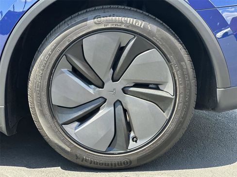 Used 2026 Tesla Model Y Long Range RWD image 9