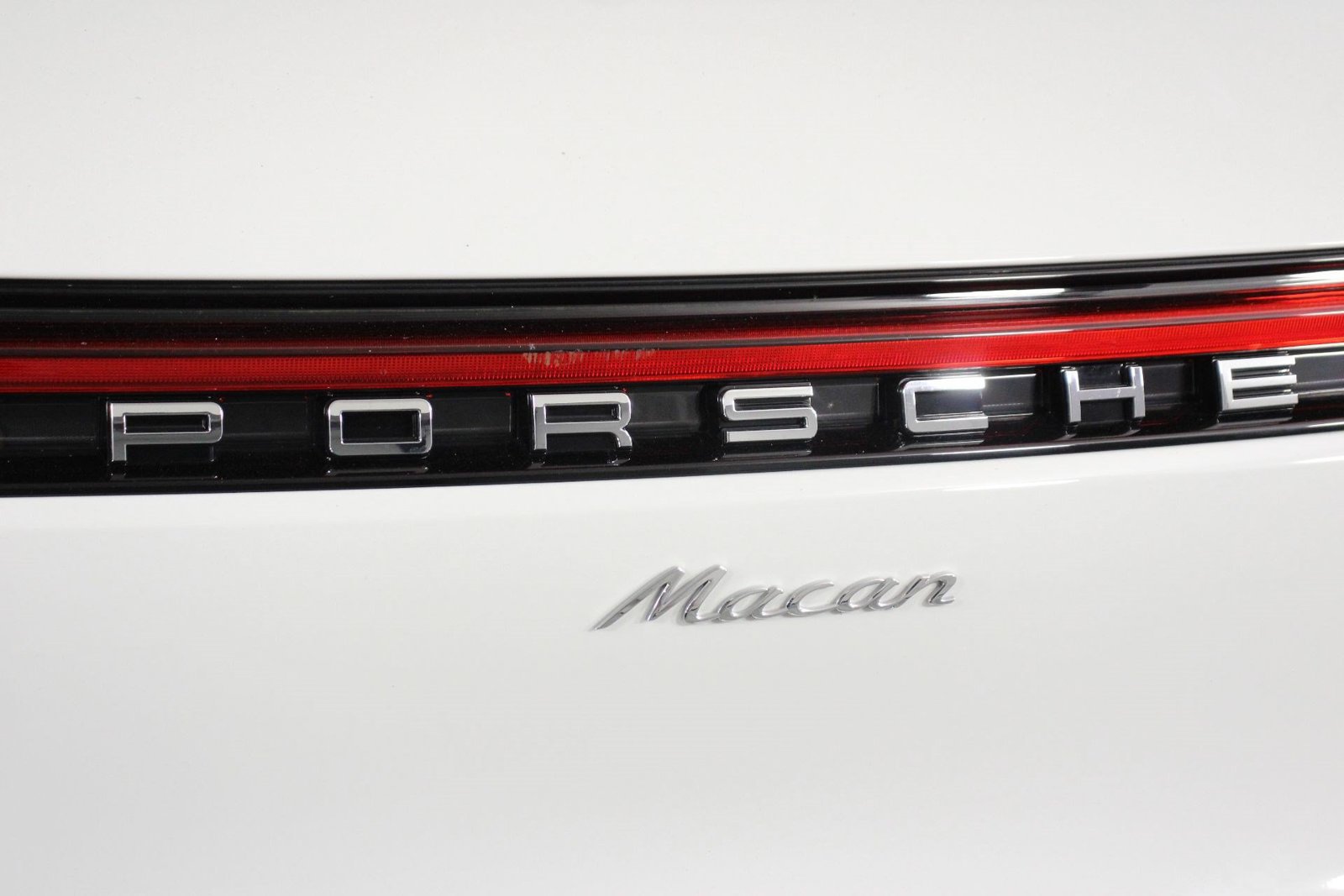 Certified 2026 Porsche Macan AWD/4WD image 22