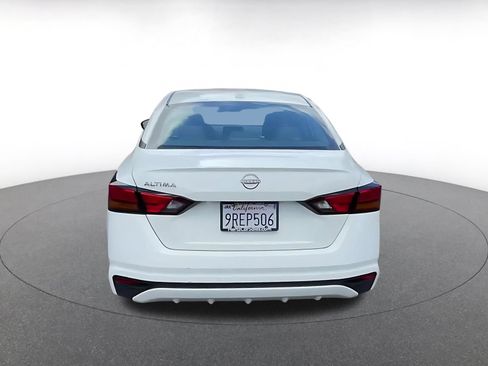 Used 2025 Nissan Altima 2.5 SV FWD image 12