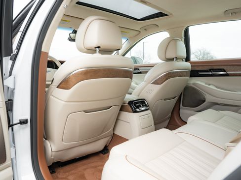 Used 2020 Genesis G90 3.3T Premium image 26